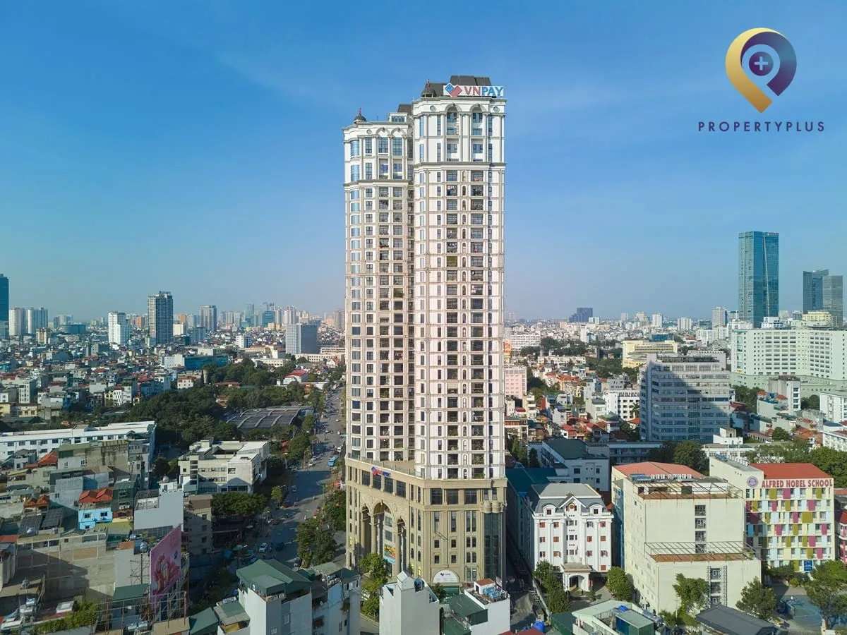 Toàn cảnh tòa nhà Hateco Laroma nhìn từ góc cao, bao quát khu vực xung quanh.